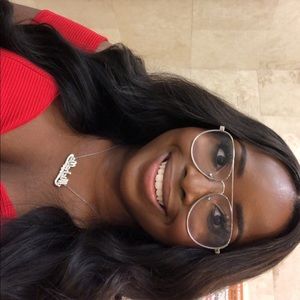 Meet your Posher, Allura